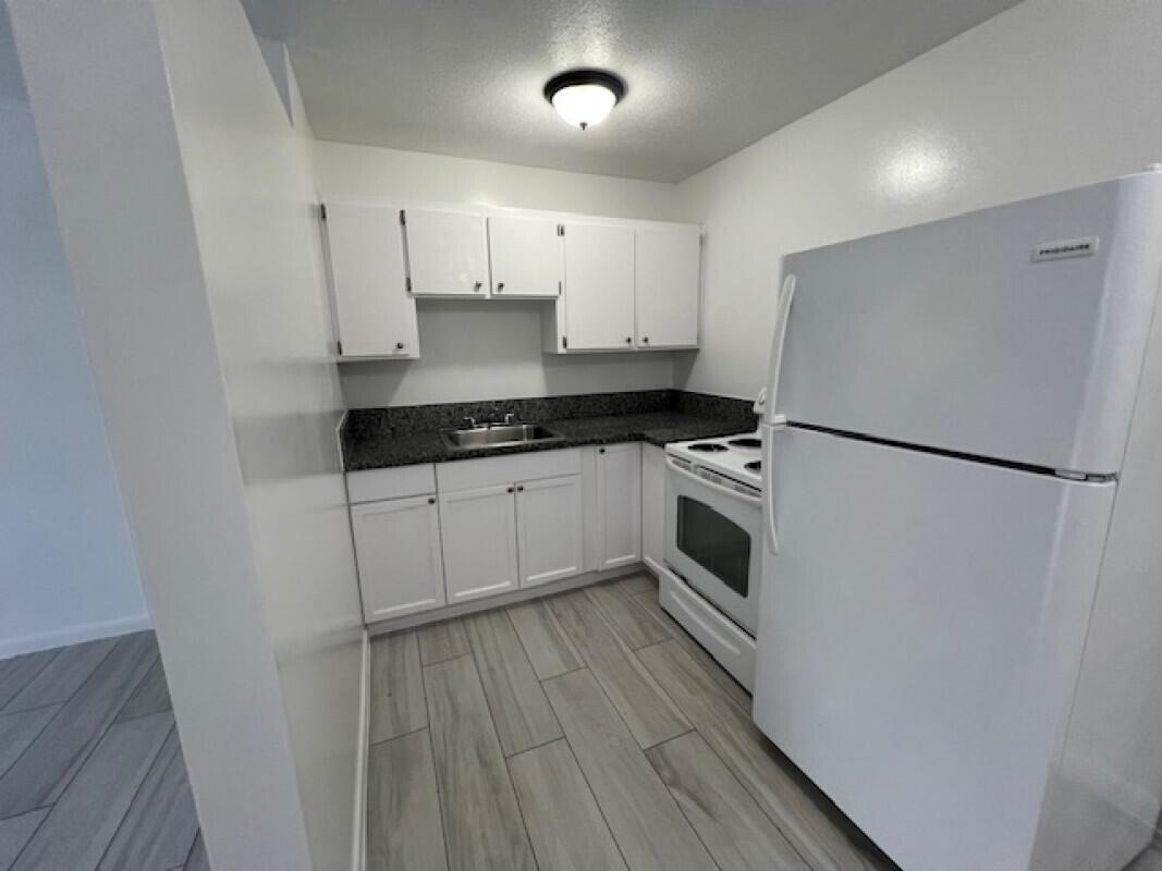 CENTRAL PARK SOUTH PALM B - Residential Lease