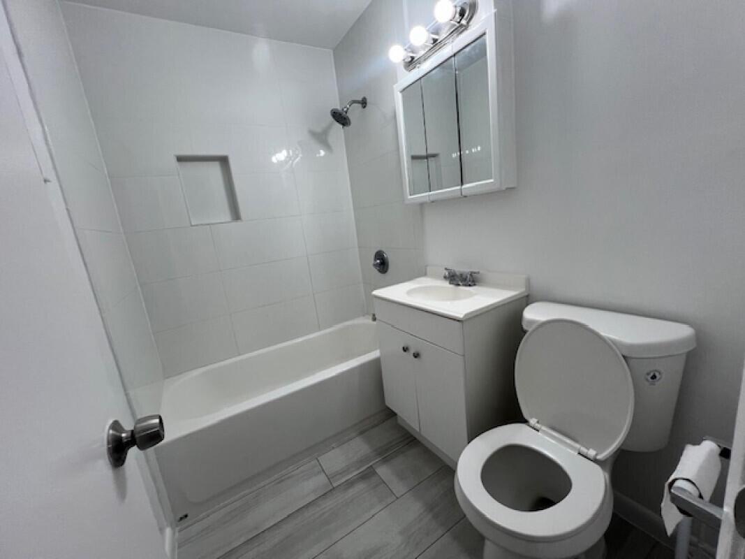 CENTRAL PARK SOUTH PALM B - Residential Lease