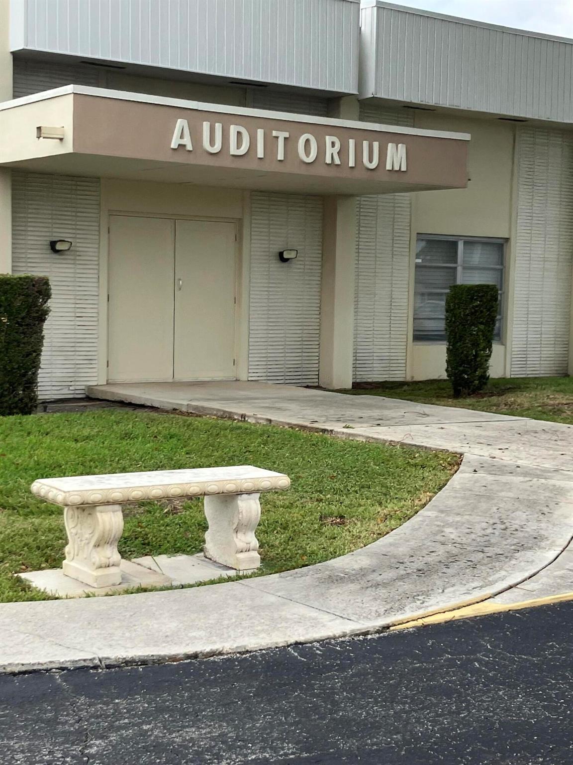 CRESTHAVEN VILLAS 5 CONDO - Residential