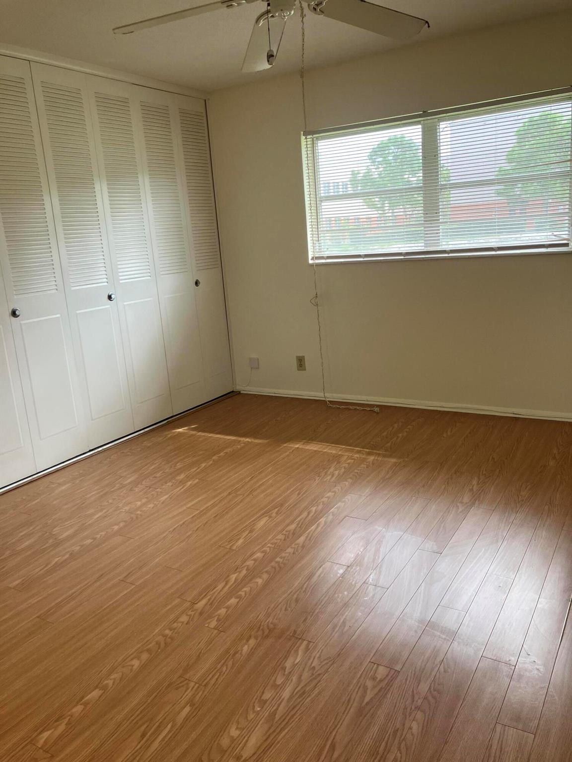 CRESTHAVEN VILLAS 5 CONDO - Residential