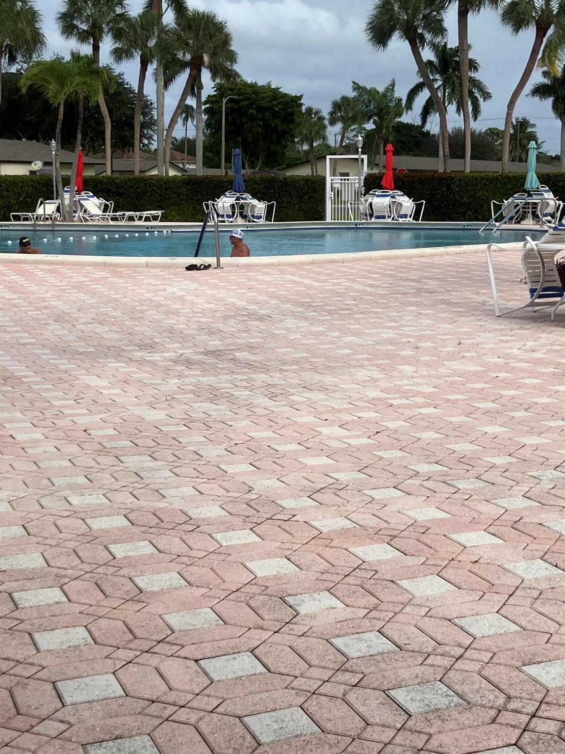 CRESTHAVEN VILLAS 5 CONDO - Residential