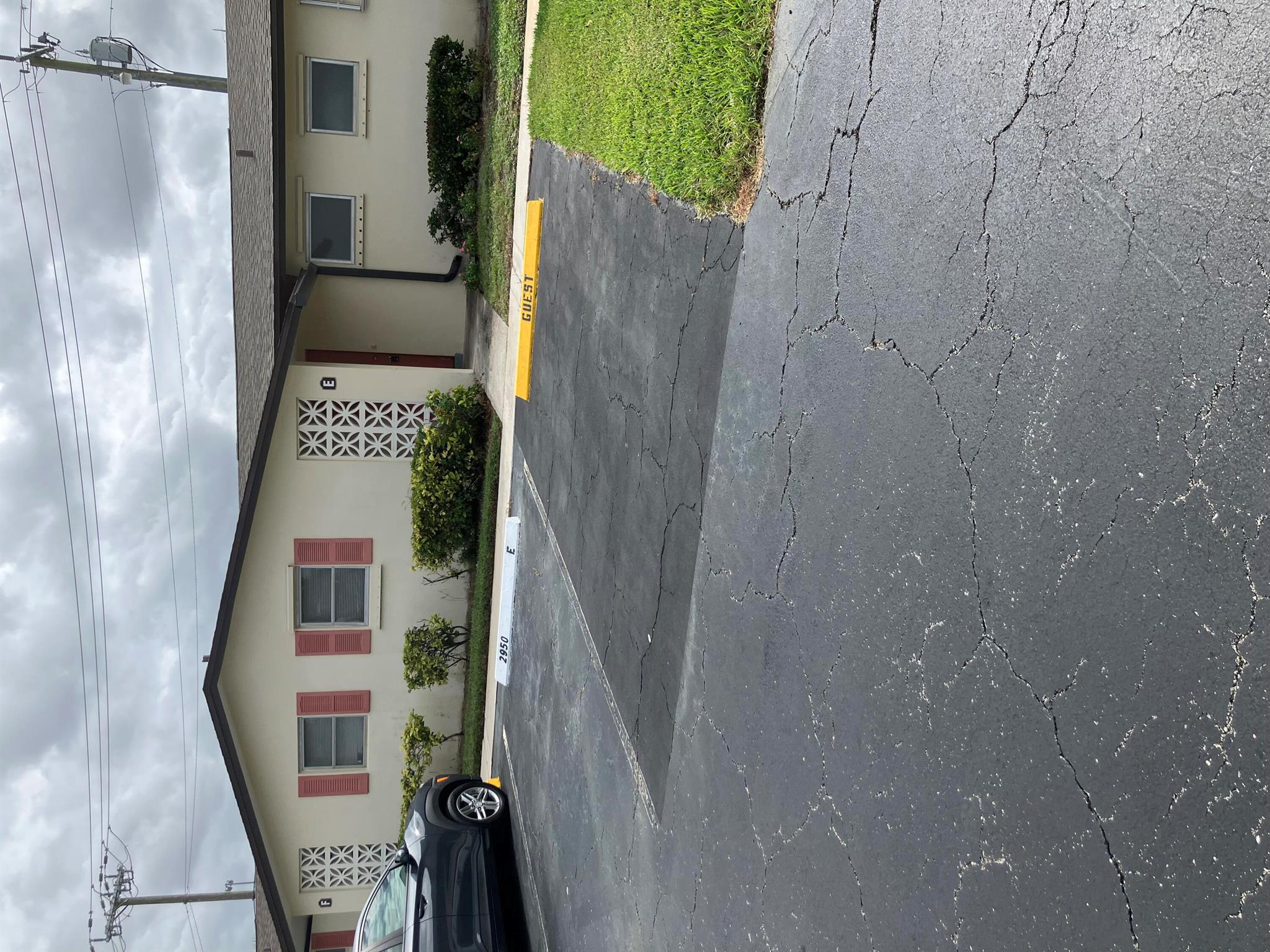 CRESTHAVEN VILLAS 5 CONDO - Residential