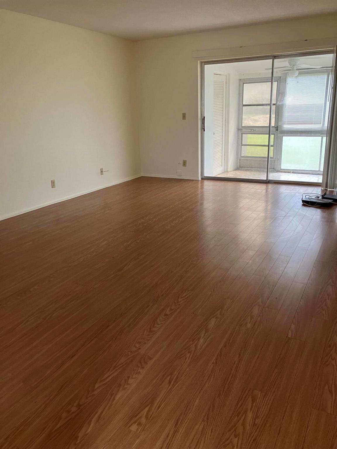 CRESTHAVEN VILLAS 5 CONDO - Residential