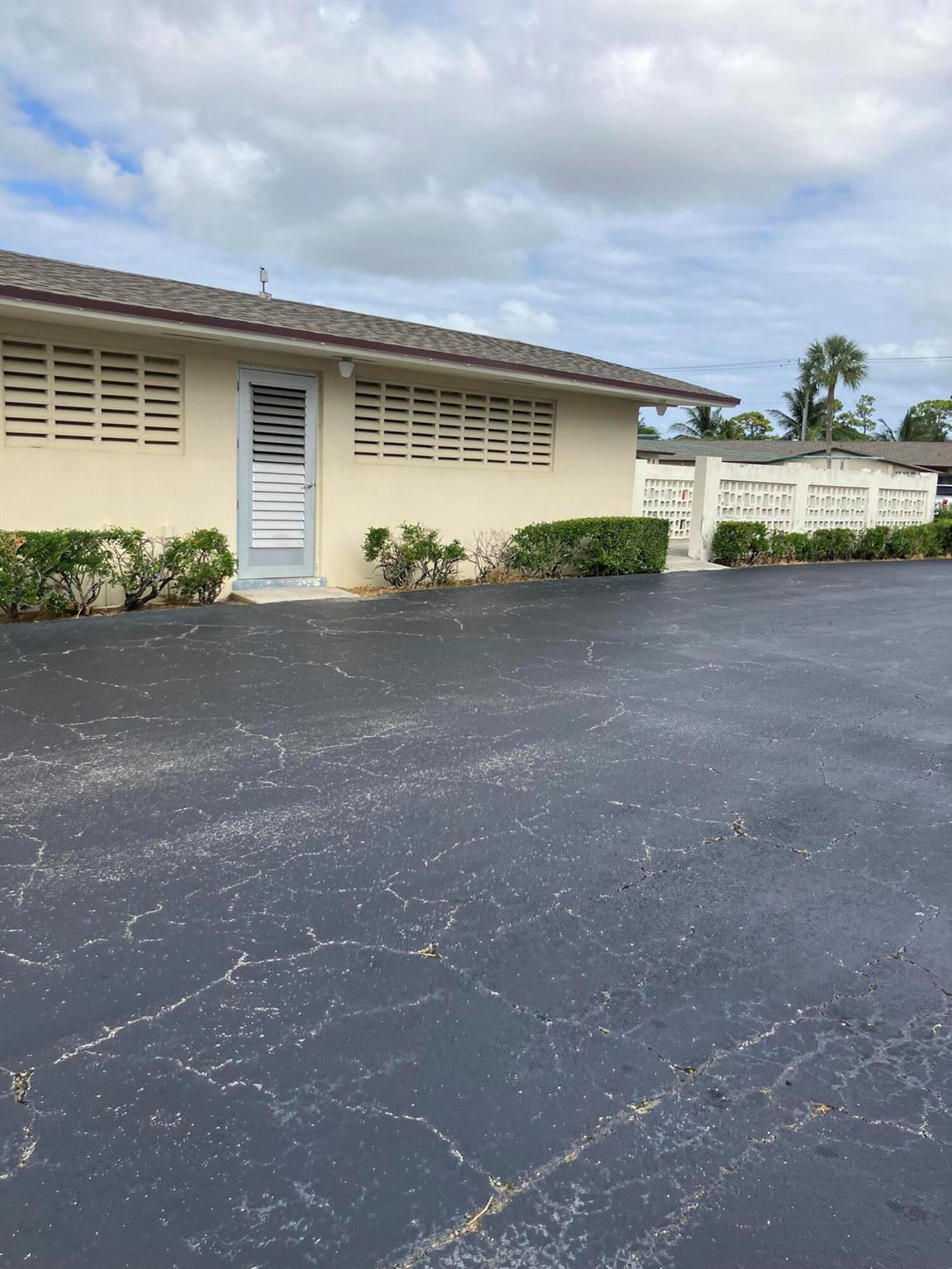 CRESTHAVEN VILLAS 5 CONDO - Residential