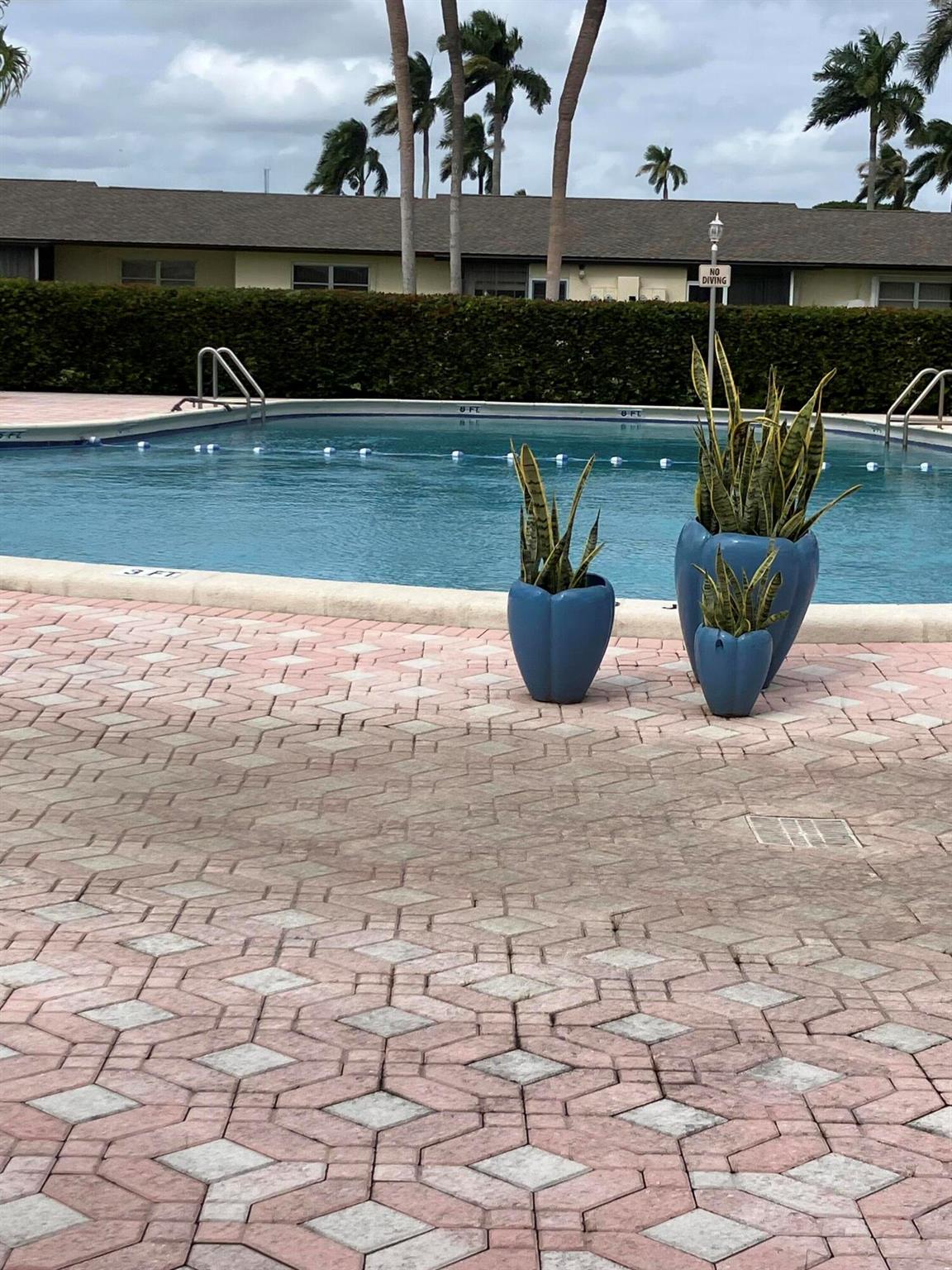 CRESTHAVEN VILLAS 5 CONDO - Residential