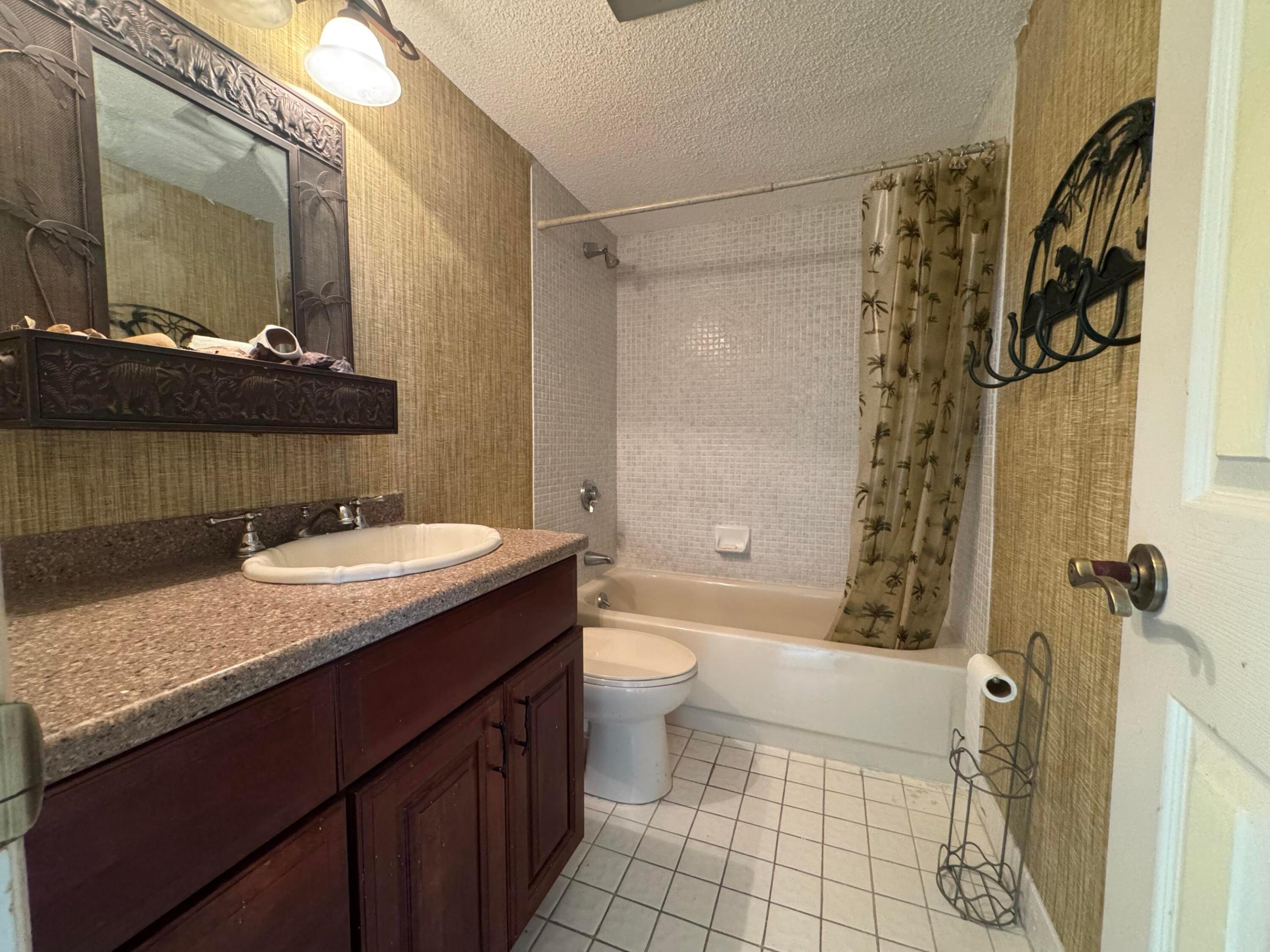 FOUNTAINS OF PALM BEACH CONDO 4 - Residential