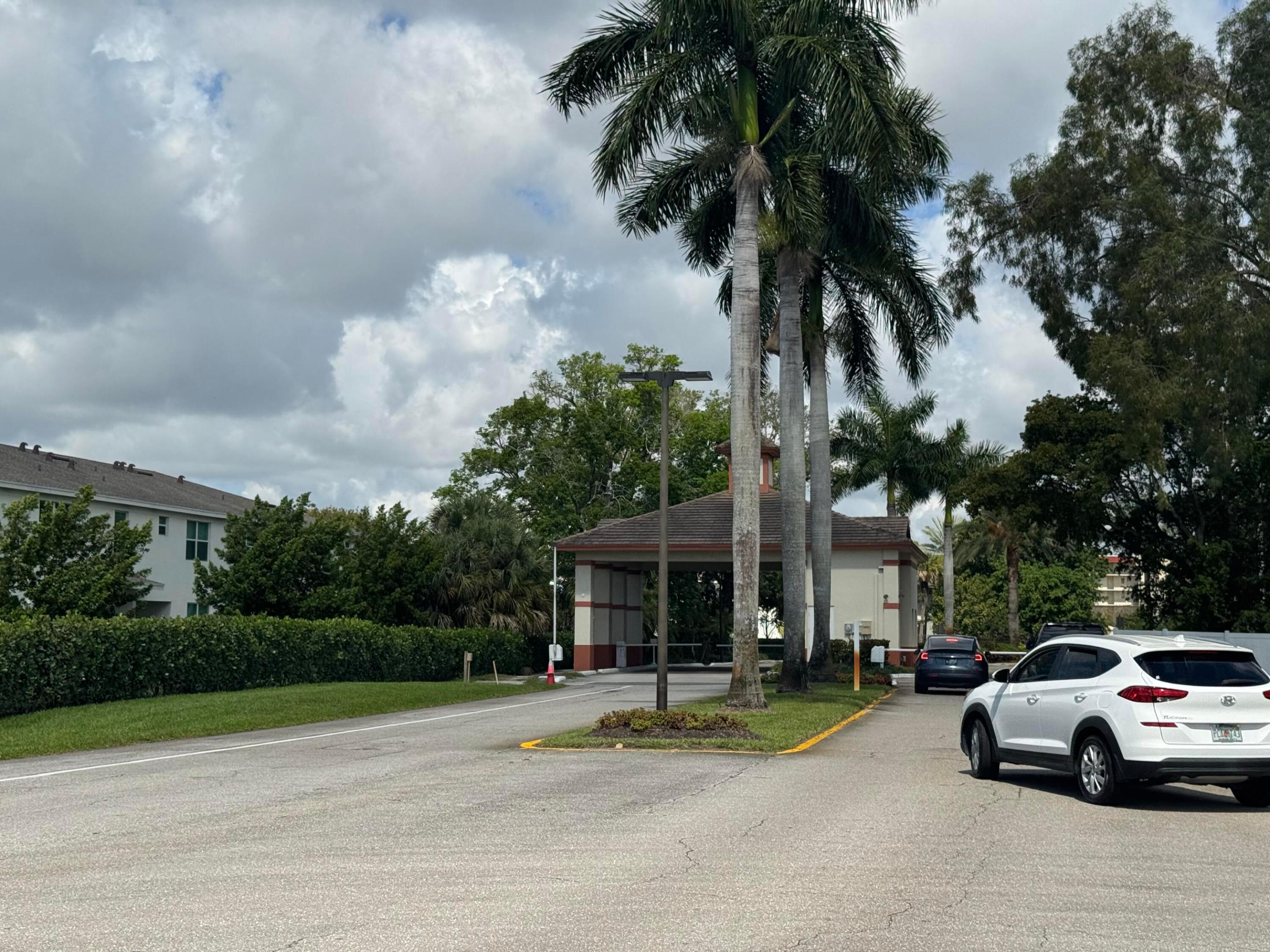 FOUNTAINS OF PALM BEACH CONDO 4 - Residential