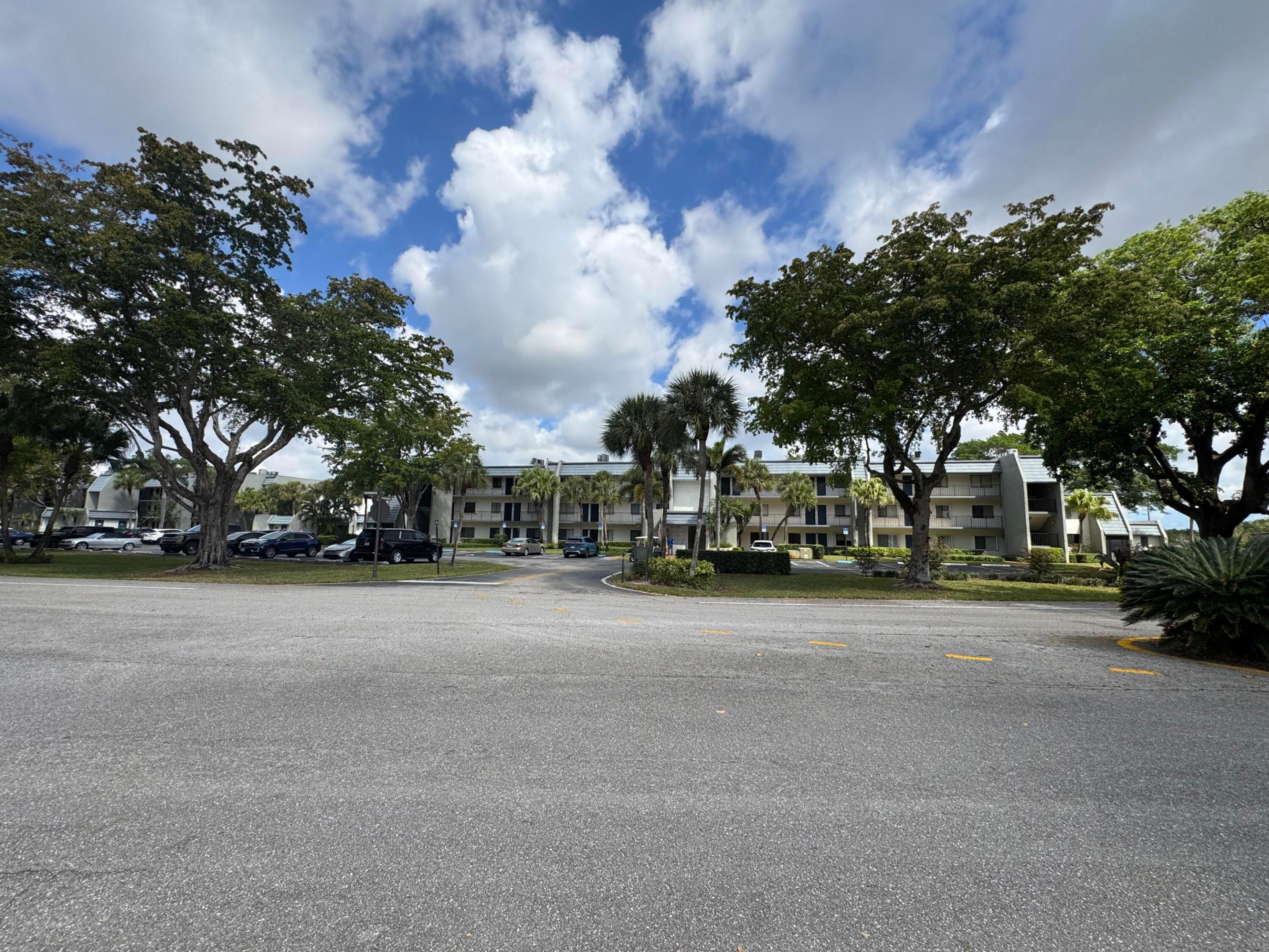 FOUNTAINS OF PALM BEACH CONDO 4 - Residential