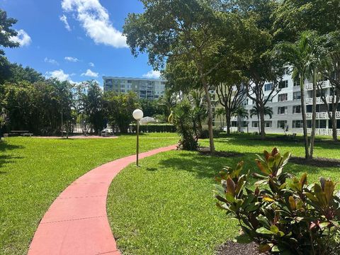 4350 Hillcrest Drive 318 Hollywood FL 33021