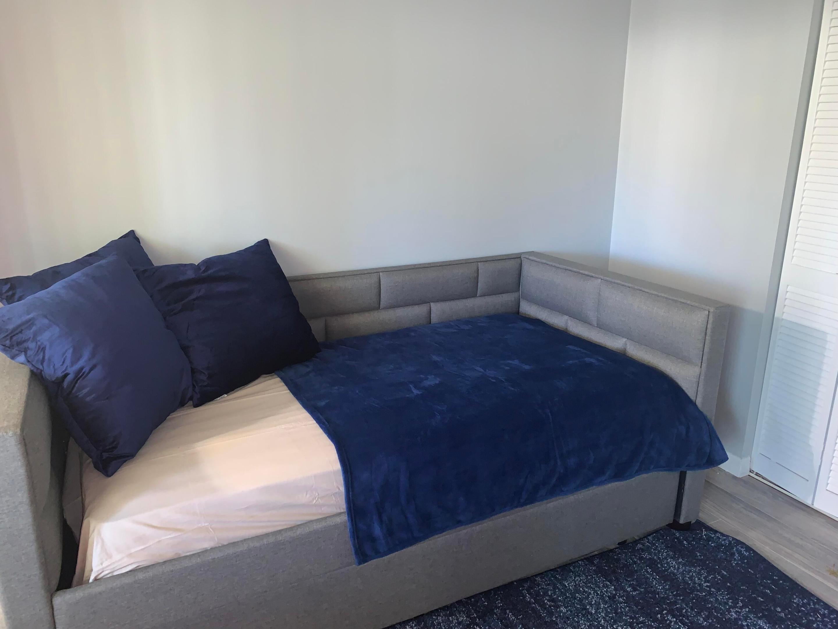 DUNBAR WOODS CONDO I II AND III IN OR4410P782, - Residential Lease