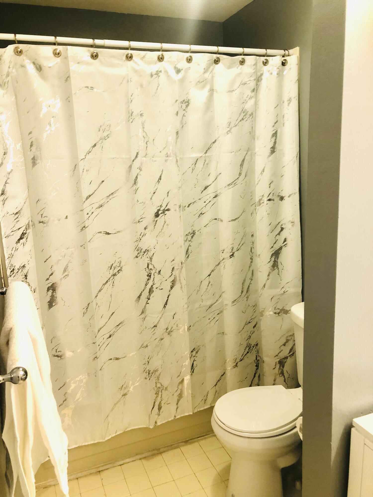 DUNBAR WOODS CONDO I II AND III IN OR4410P782, - Residential Lease