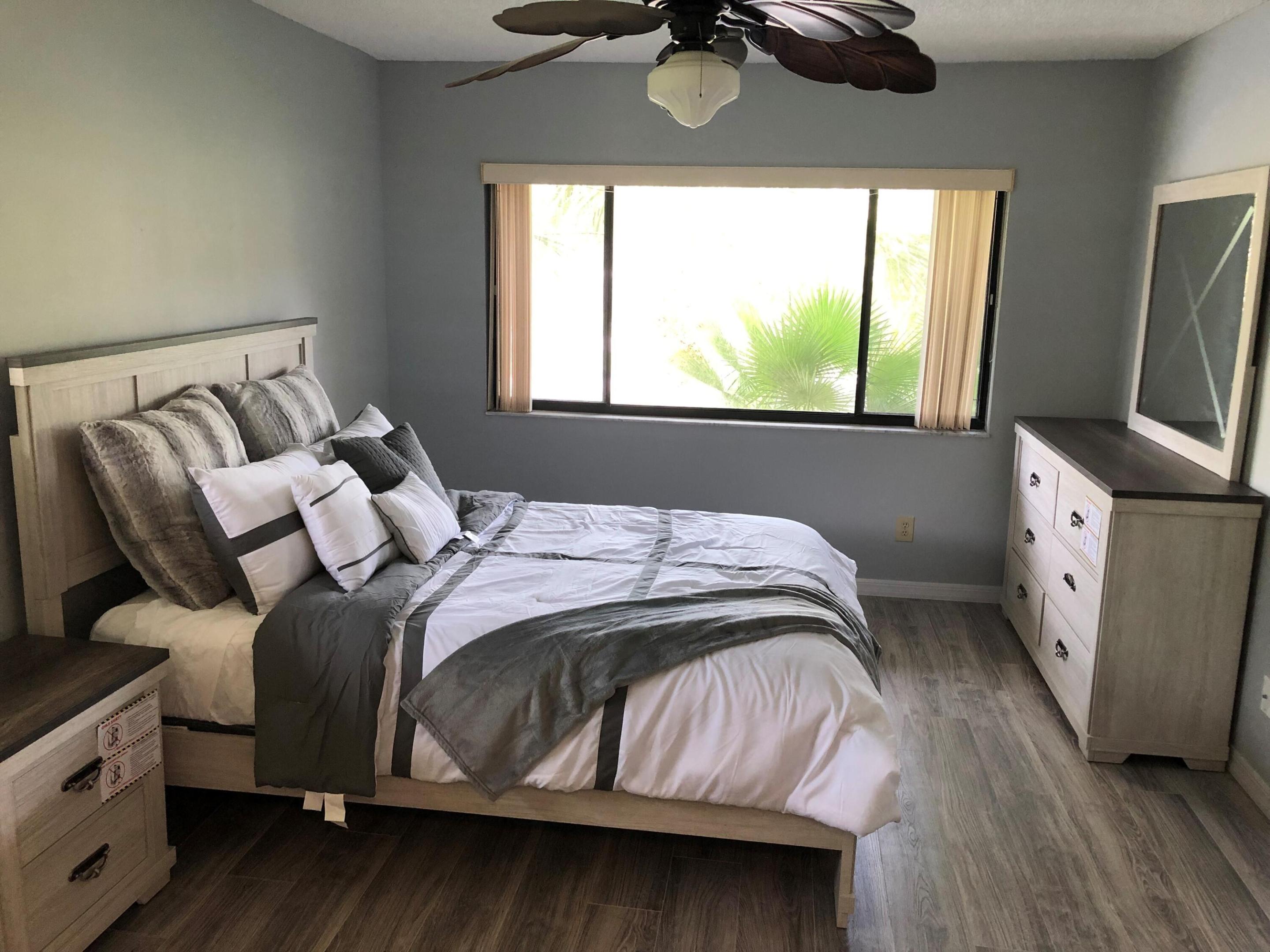 DUNBAR WOODS CONDO I II AND III IN OR4410P782, - Residential Lease