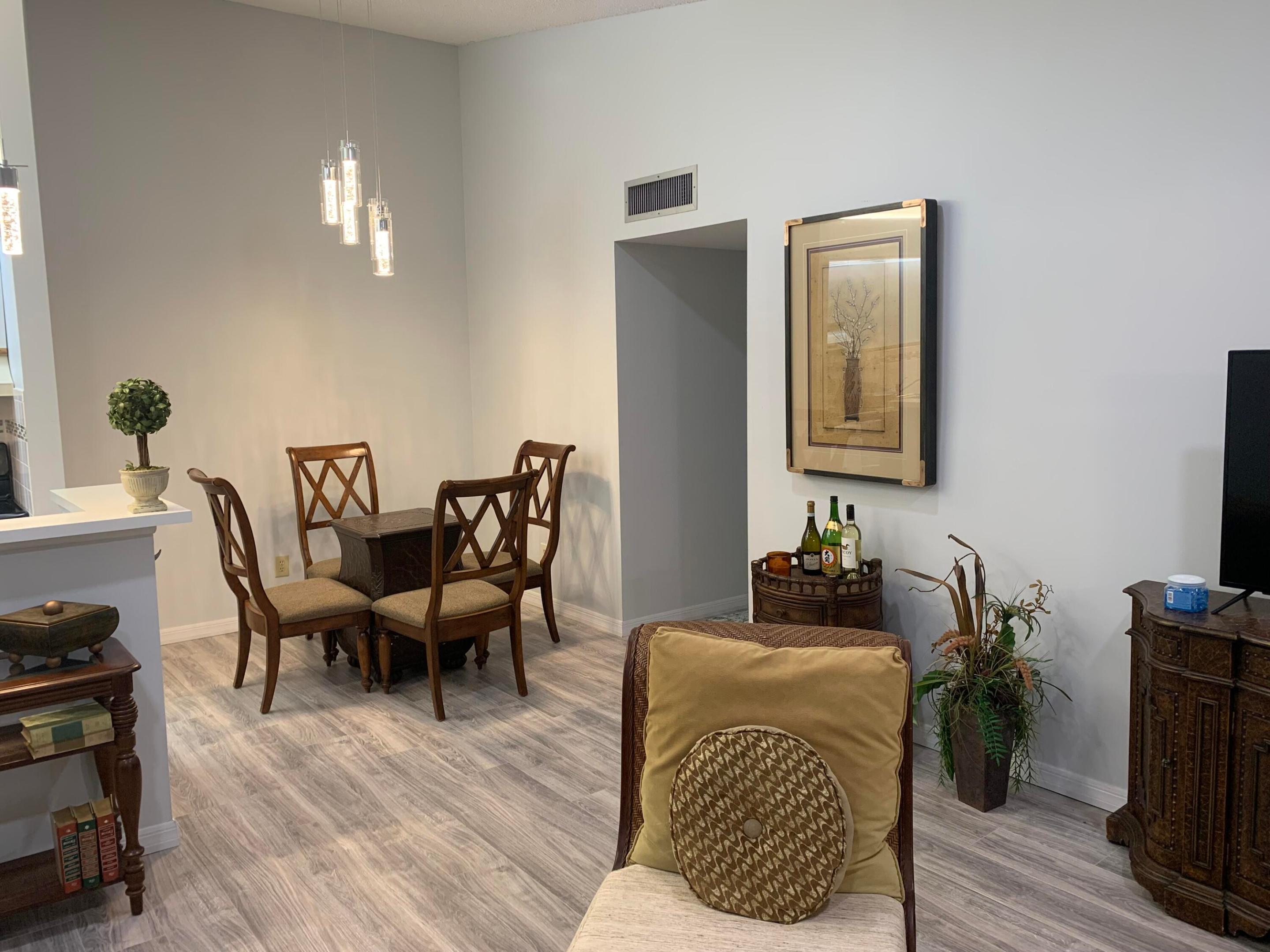 DUNBAR WOODS CONDO I II AND III IN OR4410P782, - Residential Lease