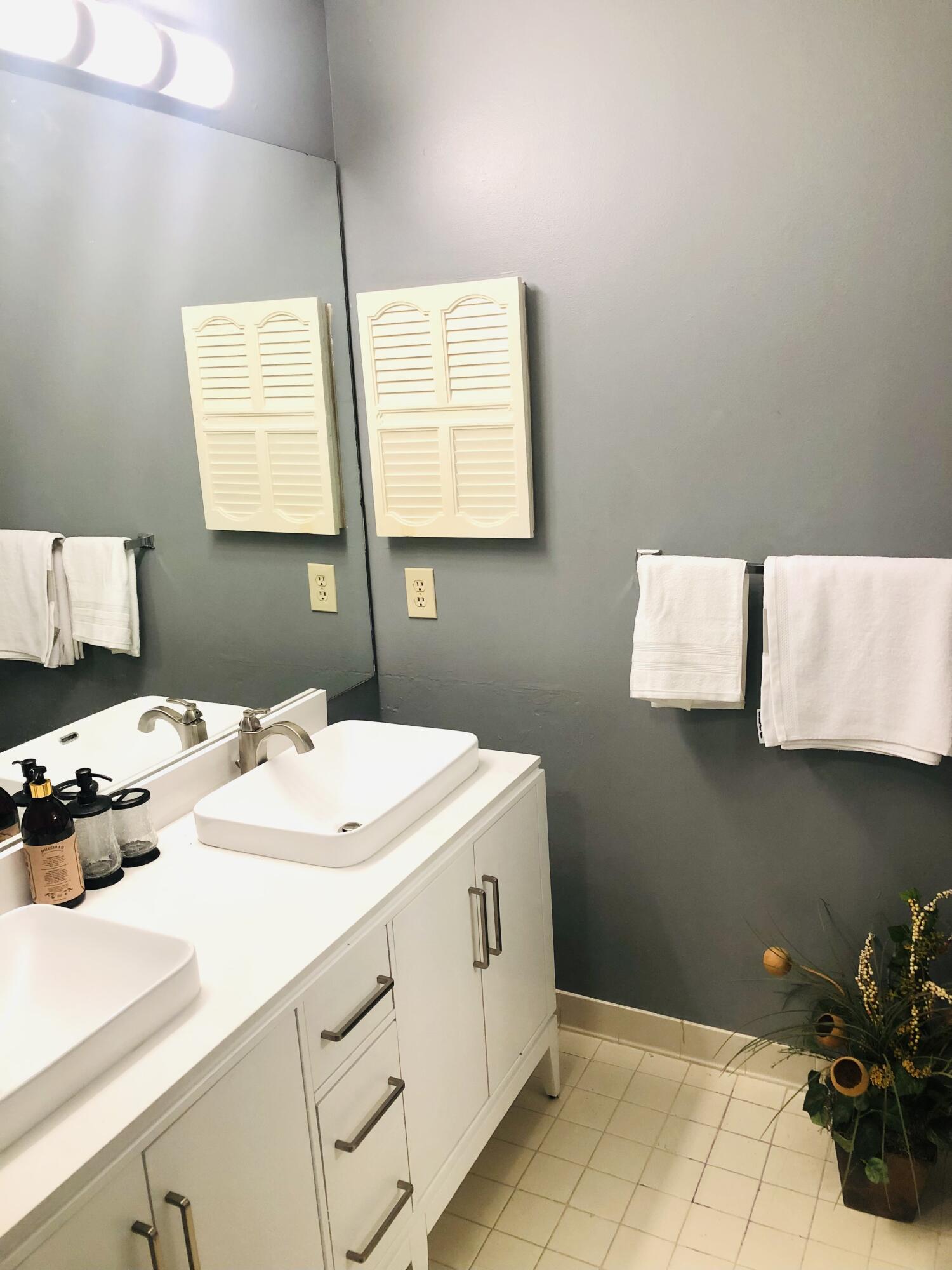 DUNBAR WOODS CONDO I II AND III IN OR4410P782, - Residential Lease