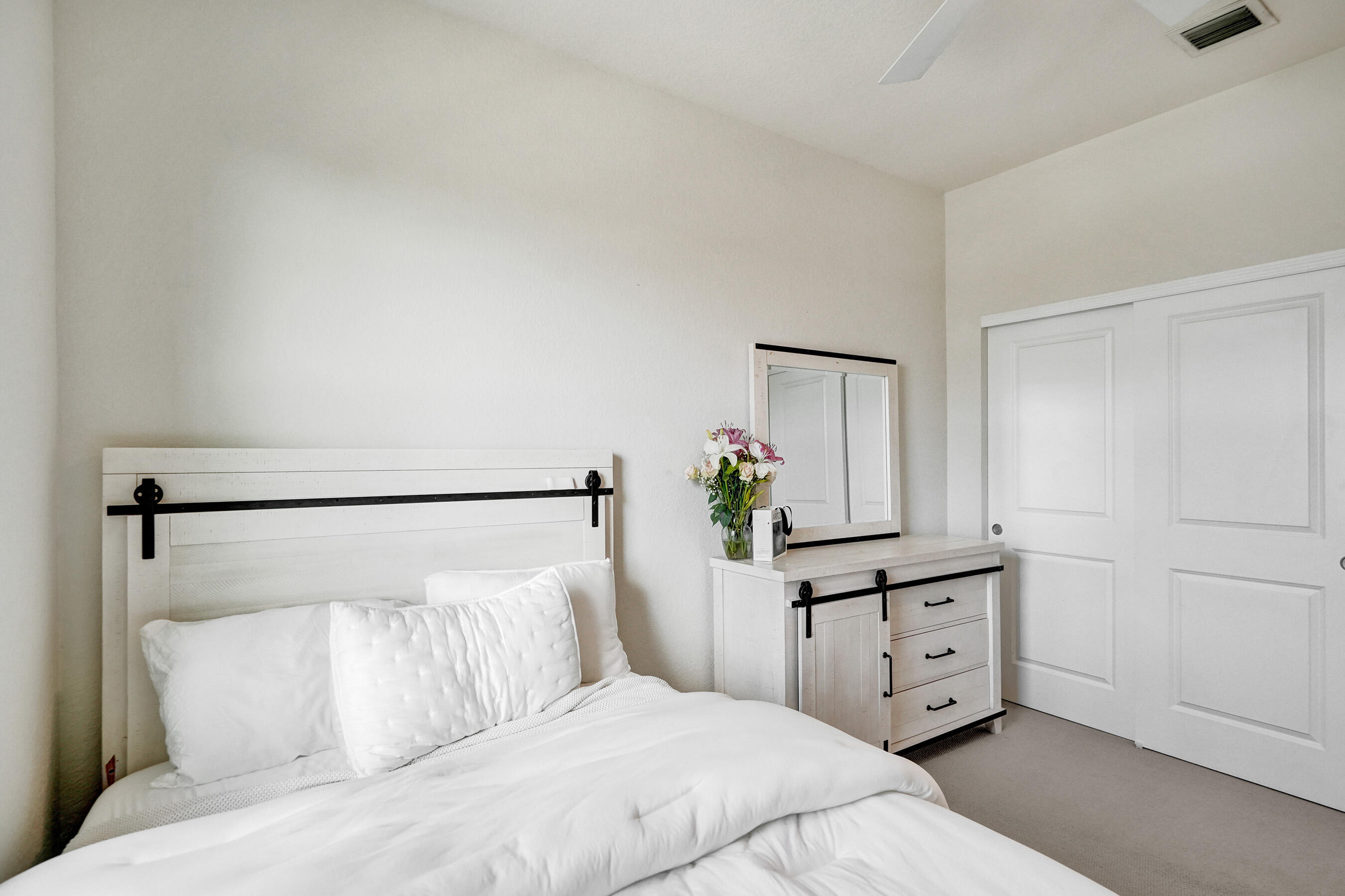 HILLCREST COUNTRY CLUB SOUTH - Residential Lease