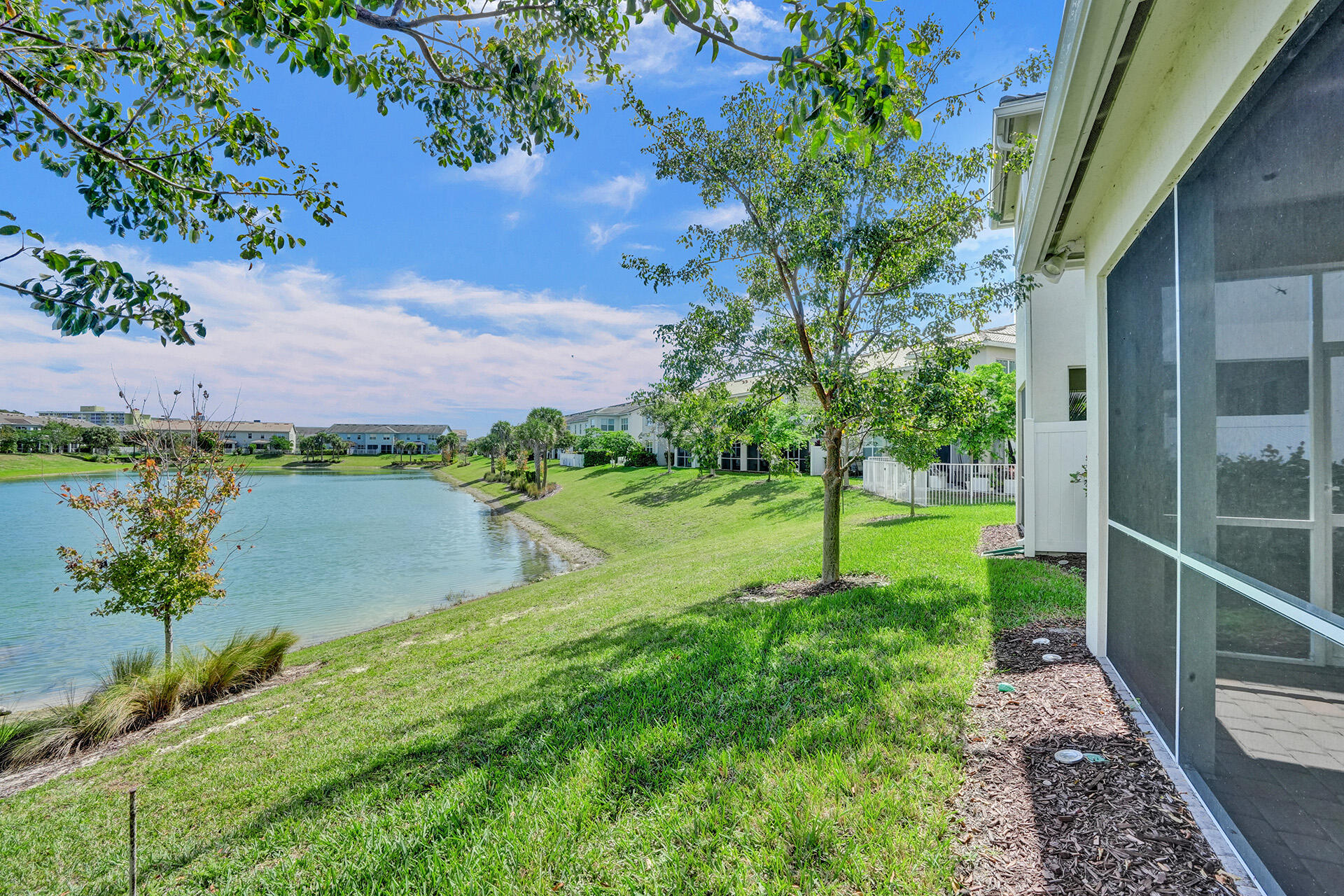 HILLCREST COUNTRY CLUB SOUTH - Residential Lease