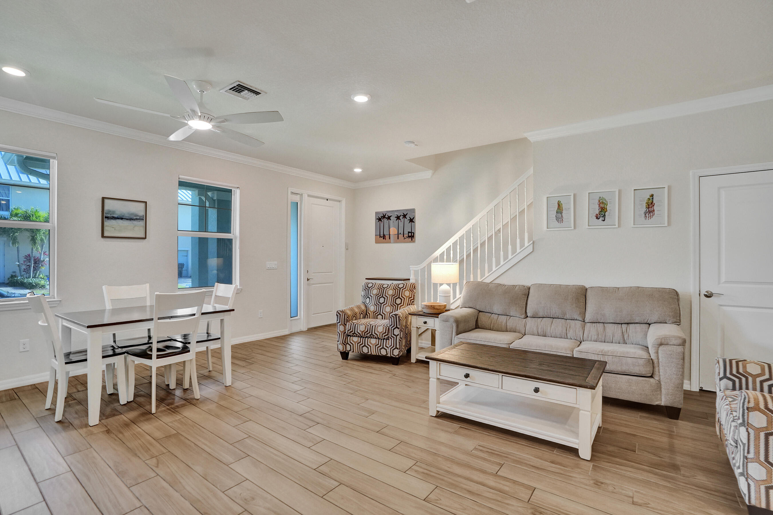 HILLCREST COUNTRY CLUB SOUTH - Residential Lease