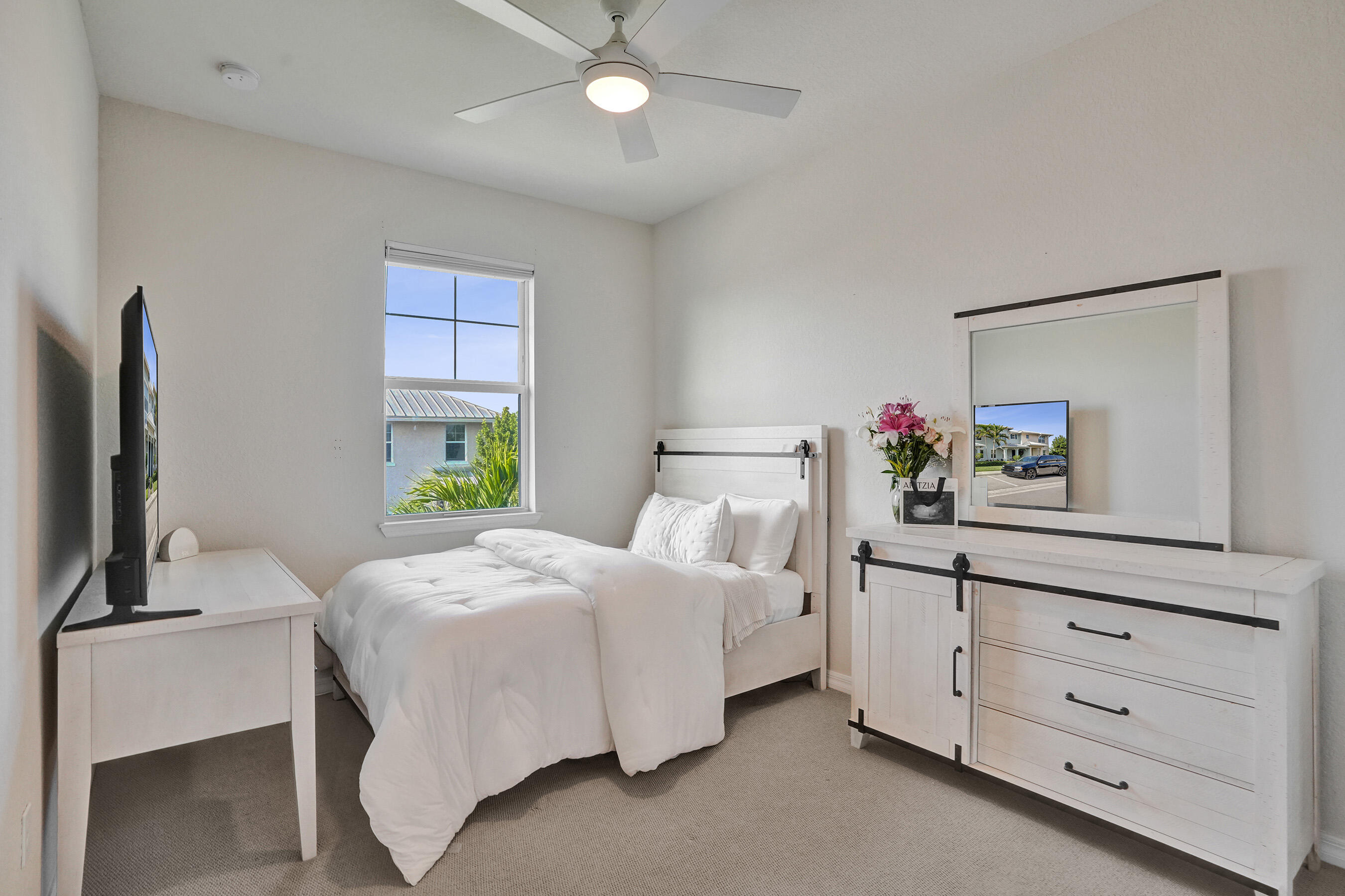 HILLCREST COUNTRY CLUB SOUTH - Residential Lease