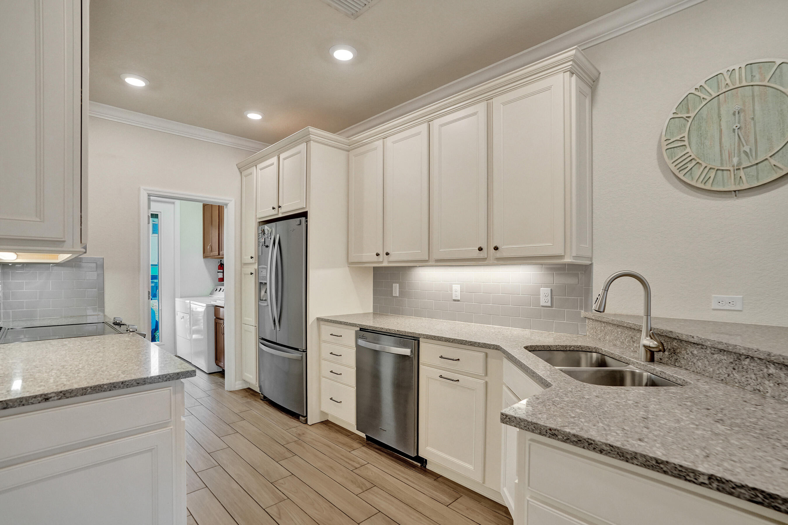 HILLCREST COUNTRY CLUB SOUTH - Residential Lease