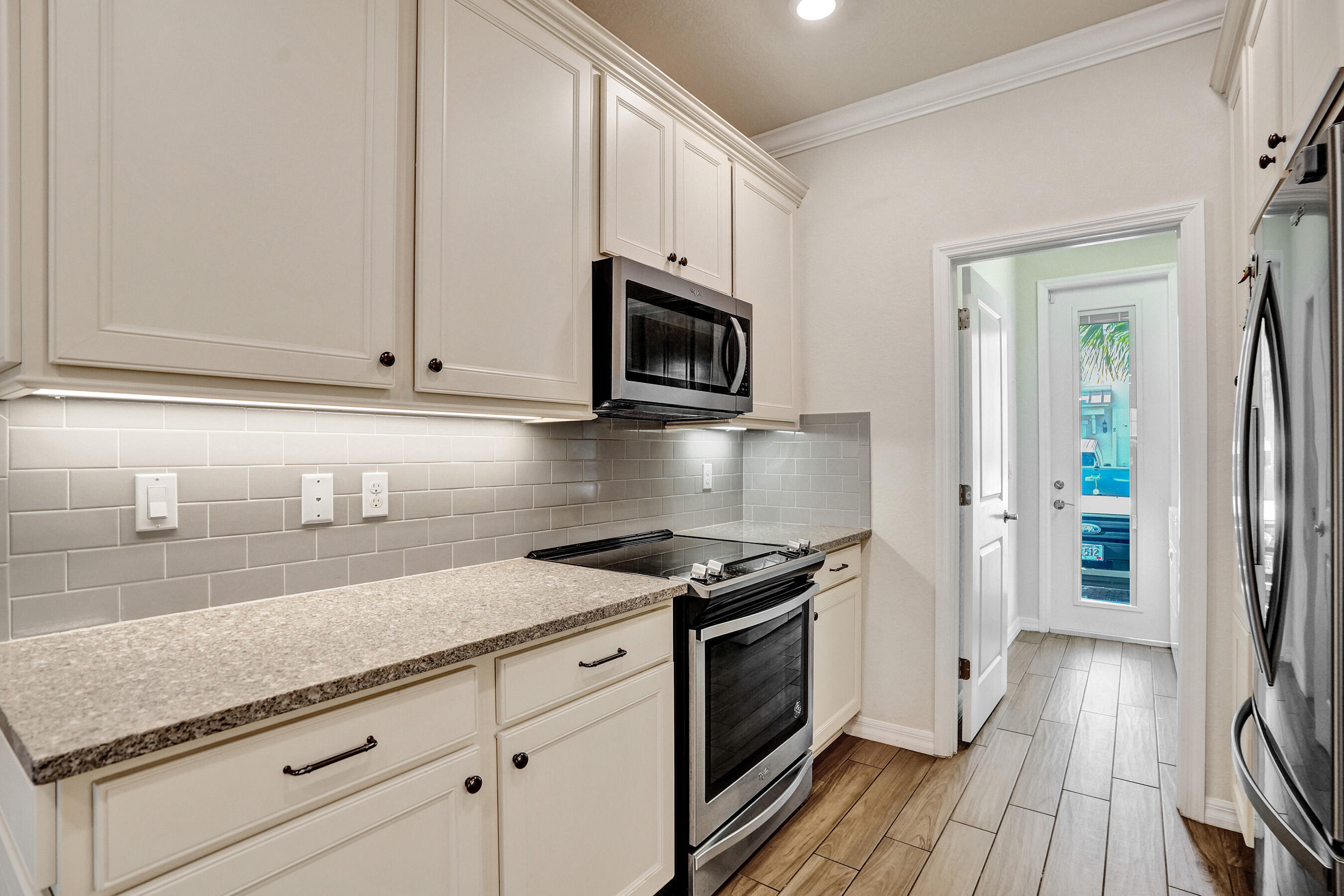 HILLCREST COUNTRY CLUB SOUTH - Residential Lease