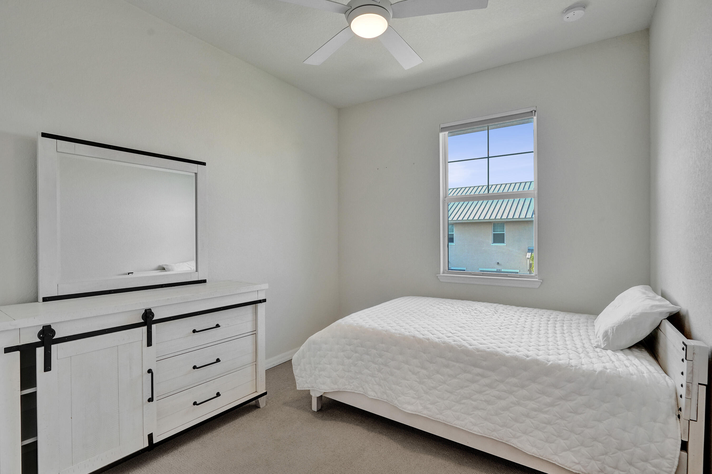 HILLCREST COUNTRY CLUB SOUTH - Residential Lease