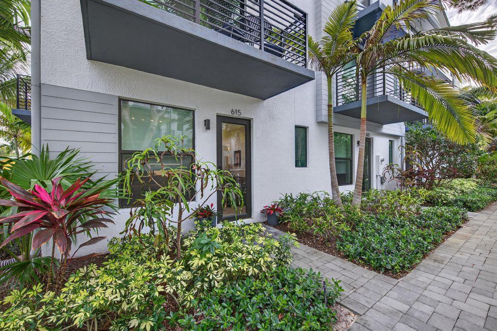 Photo of 615 NE 22nd Drive, Wilton Manors, FL 33305 (MLS # B26002077)