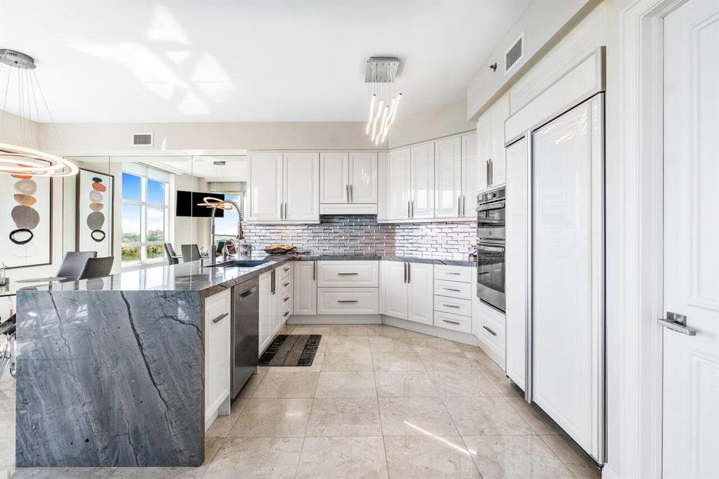 TOSCANA SOUTH TOWER III - Residential