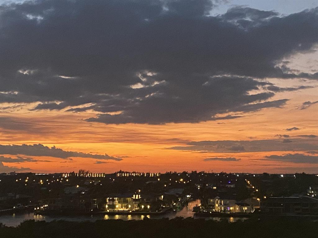 TOSCANA SOUTH TOWER III - Residential