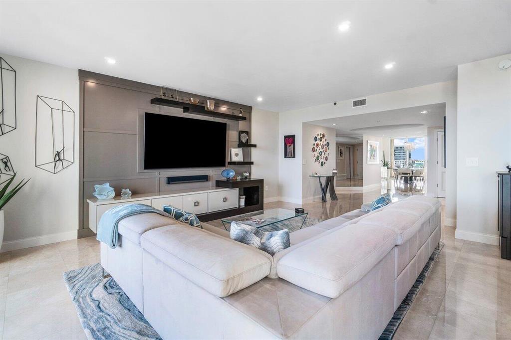 TOSCANA SOUTH TOWER III - Residential