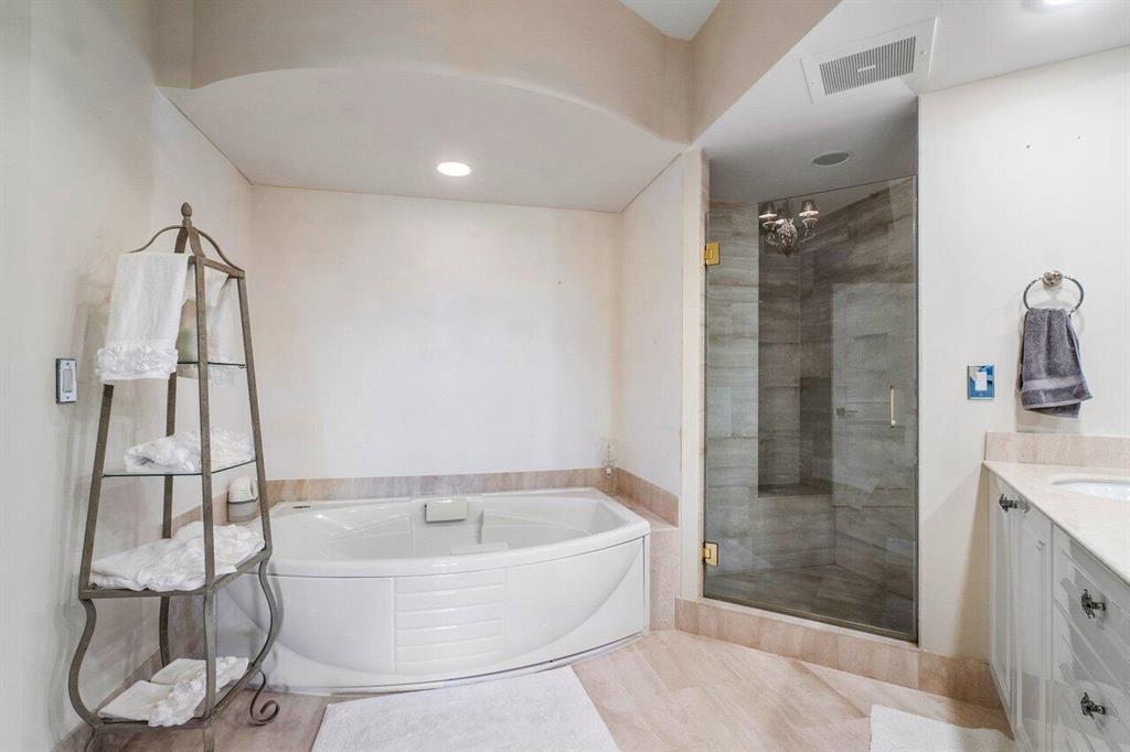 TOSCANA SOUTH TOWER III - Residential