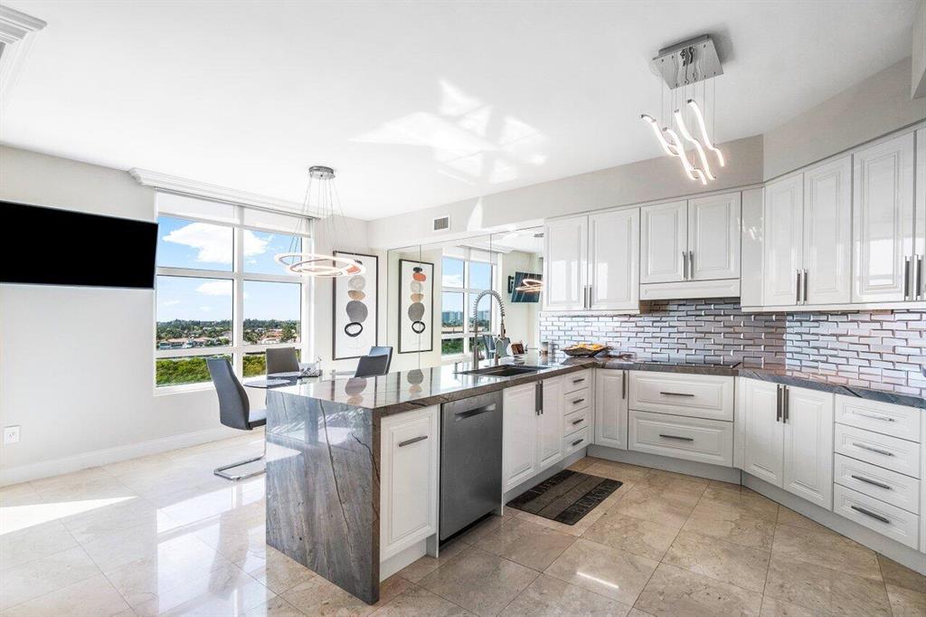 TOSCANA SOUTH TOWER III - Residential