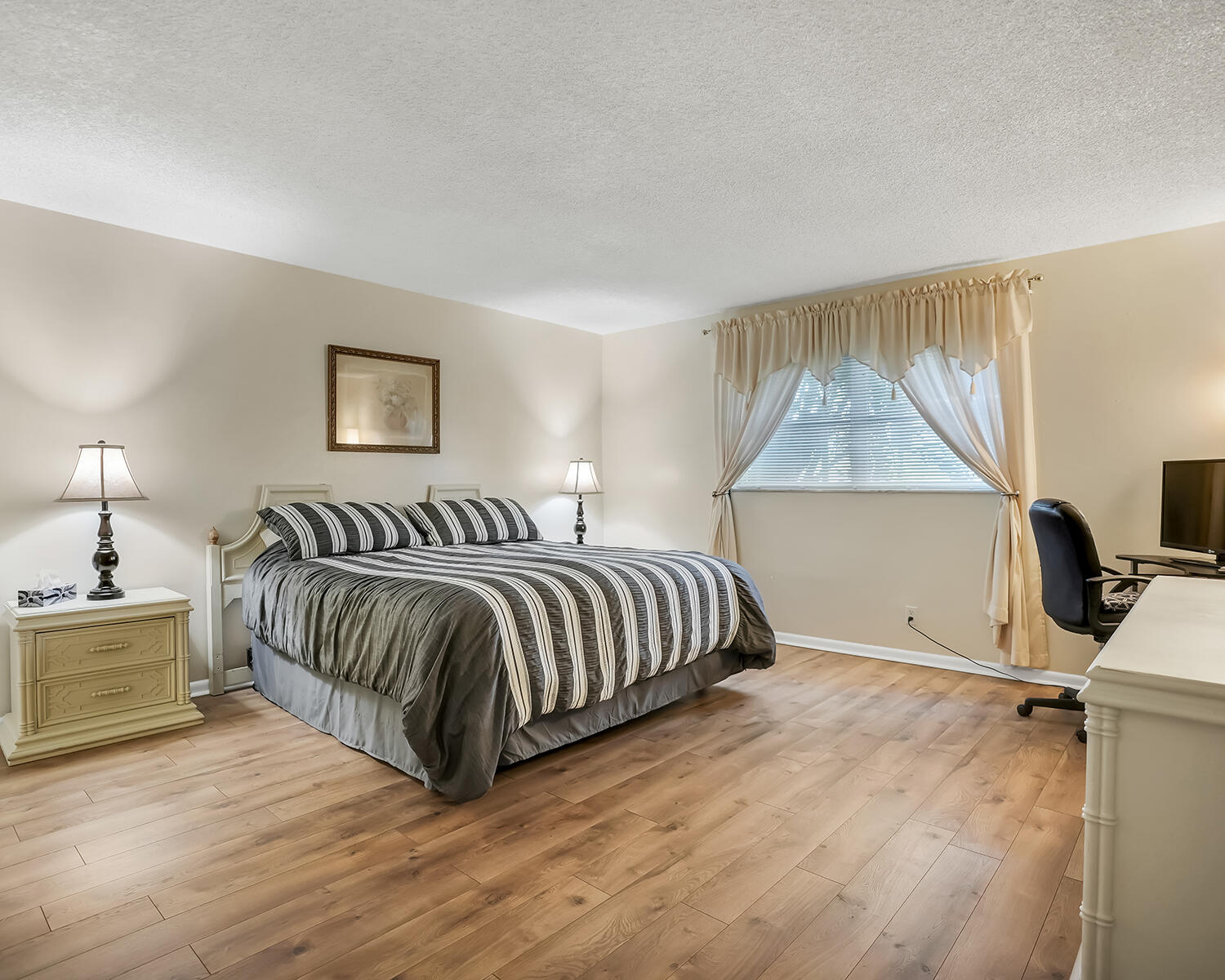 CASTLE APARTMENTS 17 CONDO - Residential