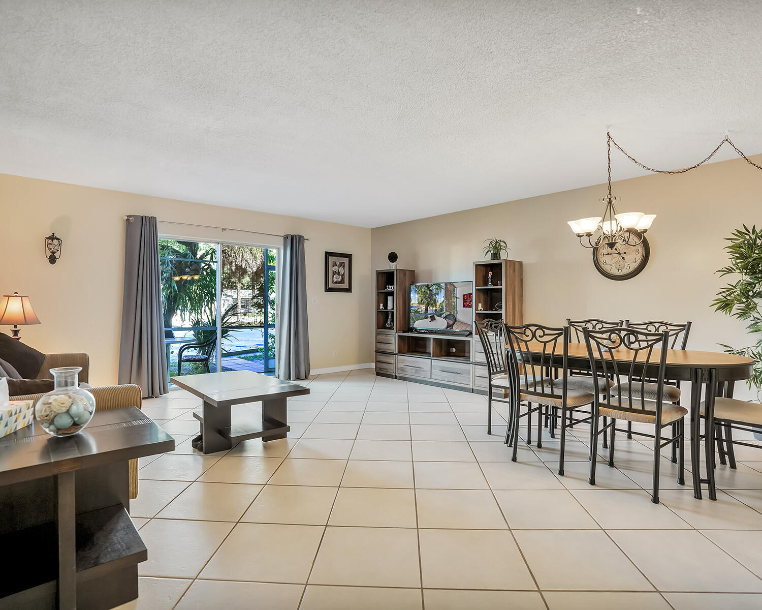 CASTLE APARTMENTS 17 CONDO - Residential