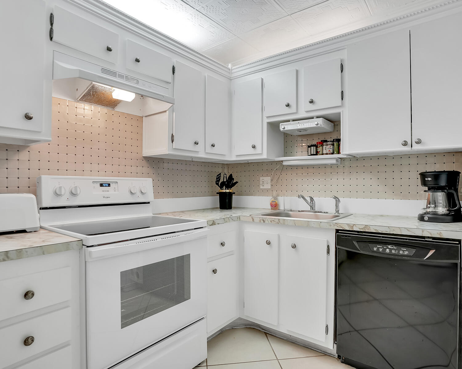 CASTLE APARTMENTS 17 CONDO - Residential