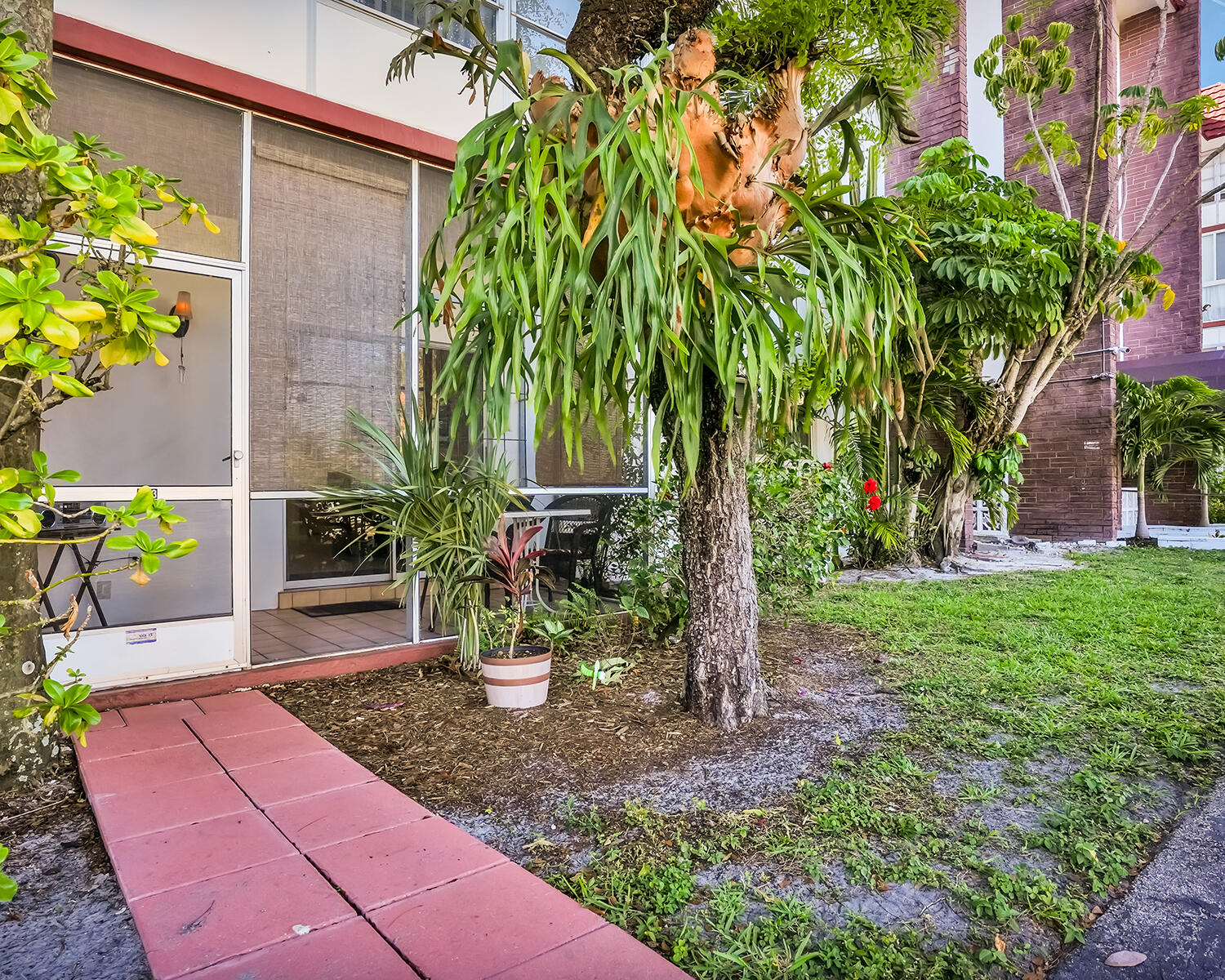 CASTLE APARTMENTS 17 CONDO - Residential