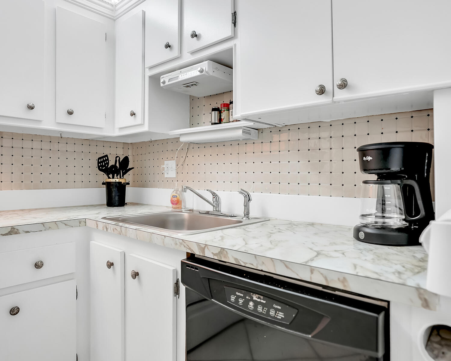 CASTLE APARTMENTS 17 CONDO - Residential