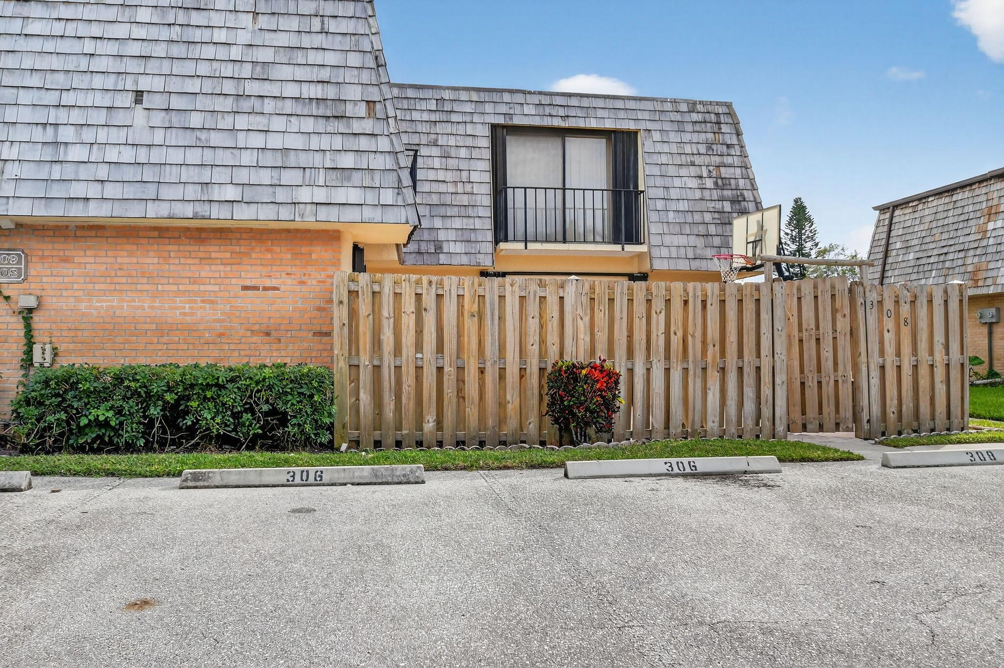 LAKEWOOD - Residential