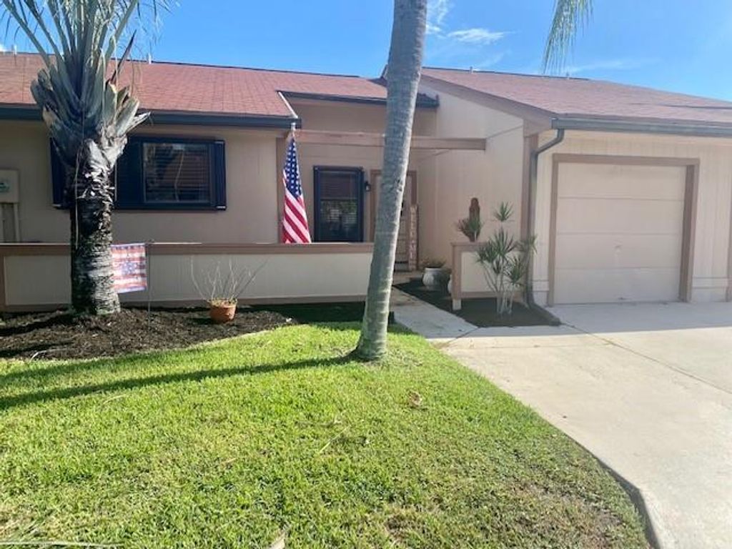 Photo of 26 Walcott Dr Dr, Boynton Beach, FL 33426 (MLS # F10339812)