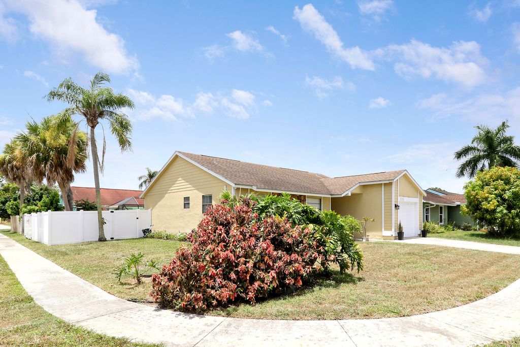 Photo of 108 Greenbriar Drive, Jupiter, FL 33458 (MLS # R11104757)