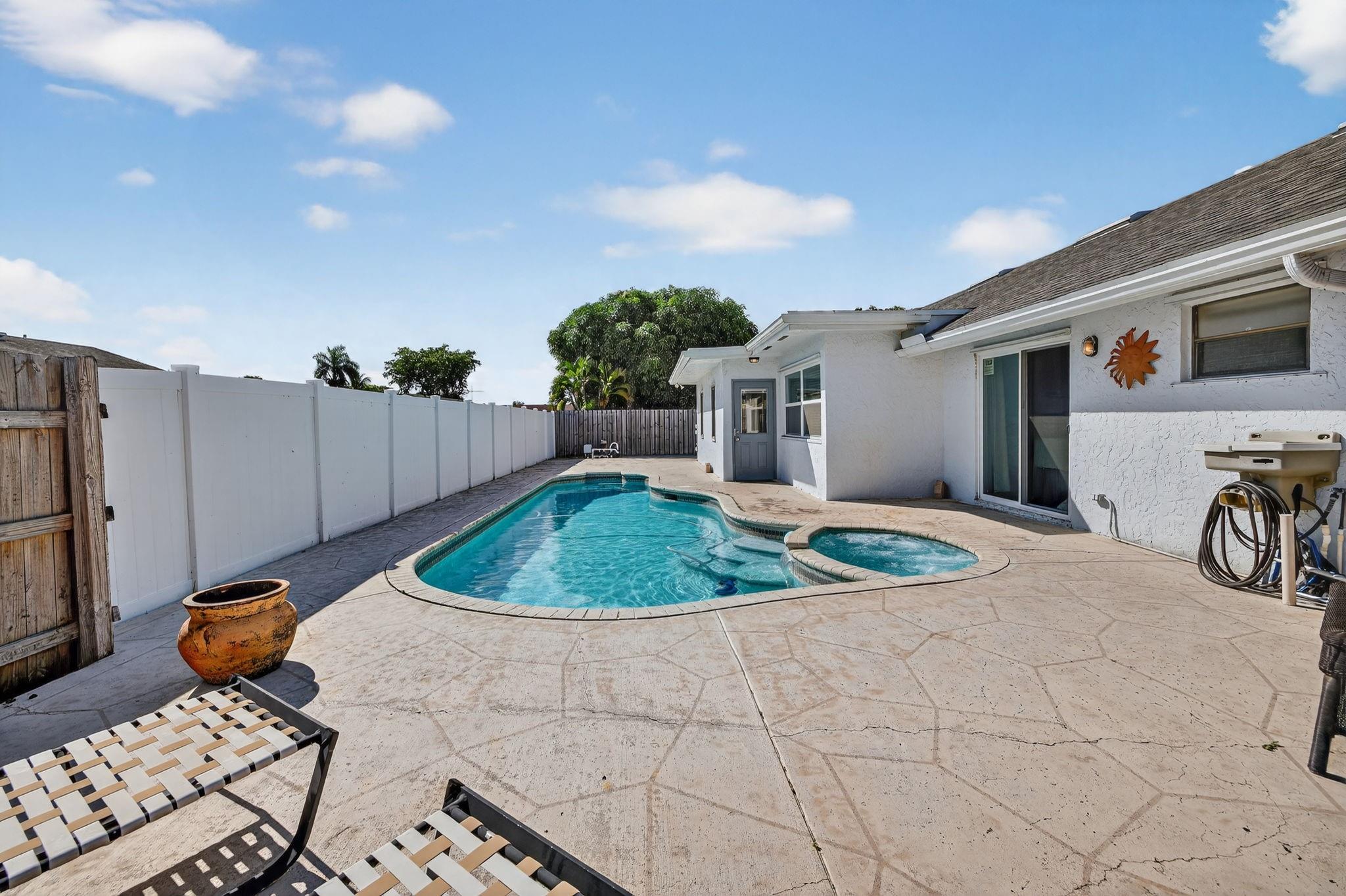 Coral Gate Sec 1 93-7 B - Residential