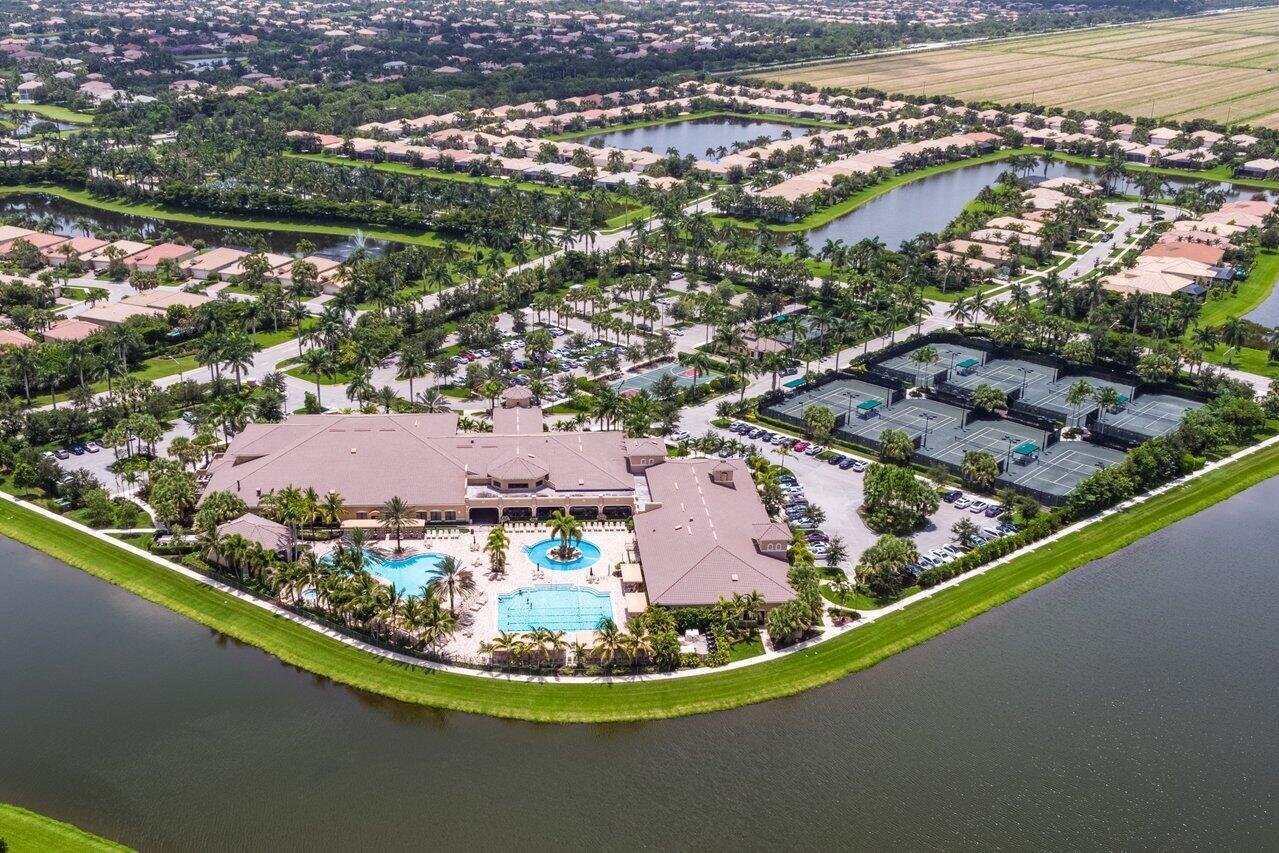 VALENCIA RESERVE - Residential