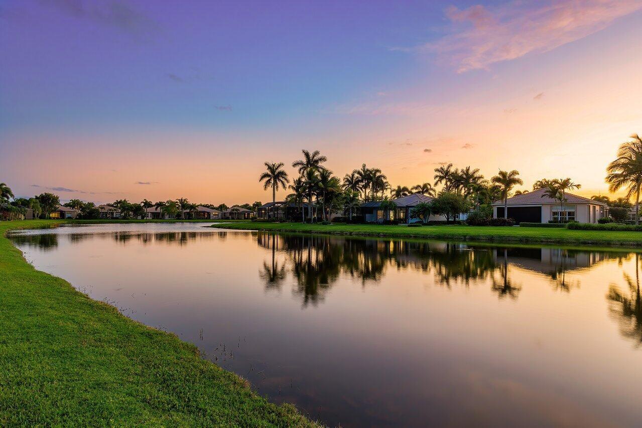 VALENCIA RESERVE - Residential