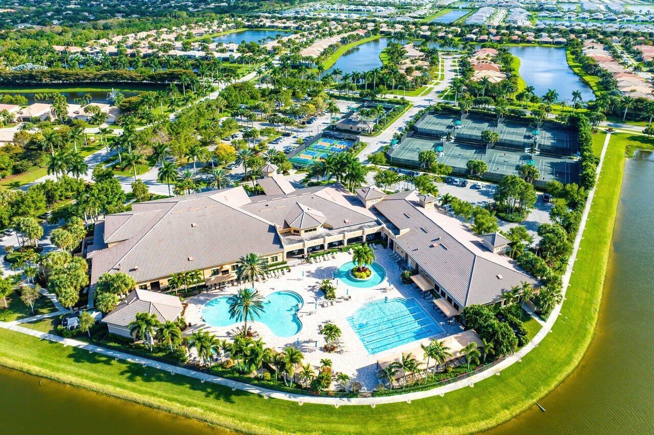 VALENCIA RESERVE - Residential