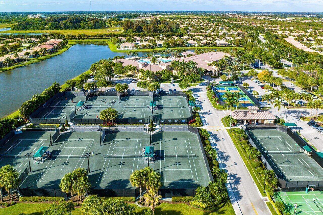 VALENCIA RESERVE - Residential