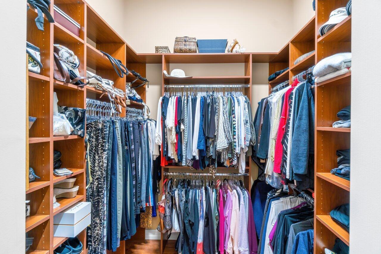 VALENCIA RESERVE - Residential