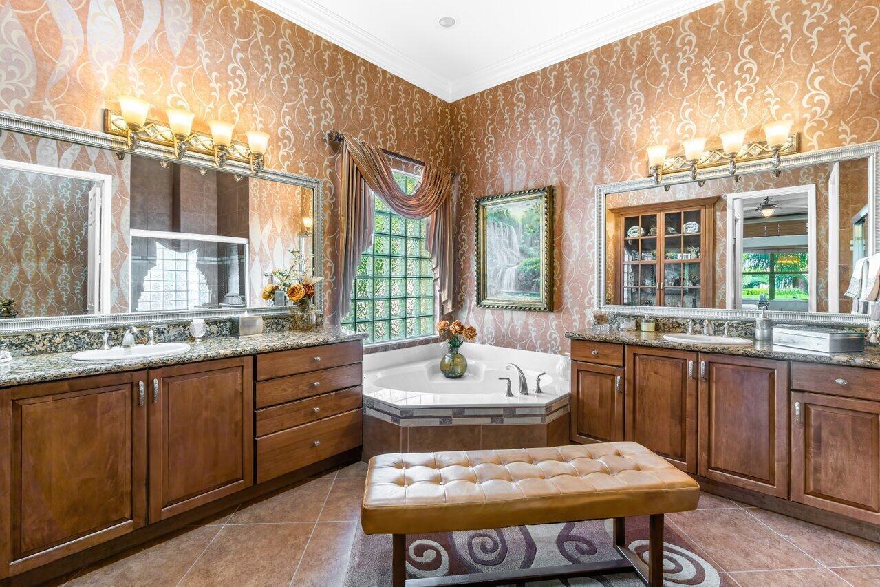 VALENCIA RESERVE - Residential