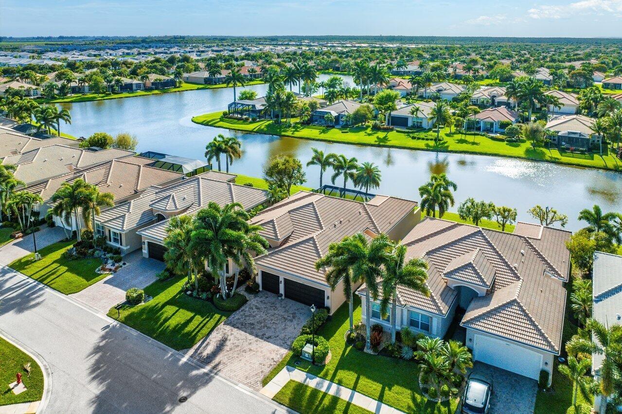 VALENCIA RESERVE - Residential