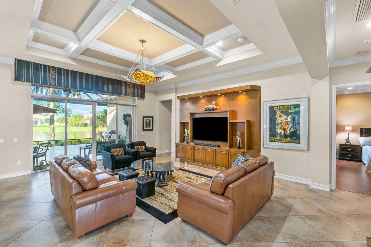 VALENCIA RESERVE - Residential