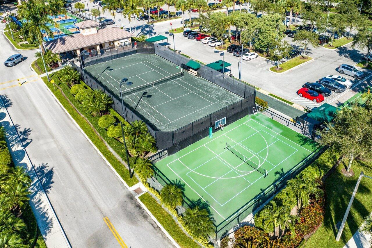 VALENCIA RESERVE - Residential