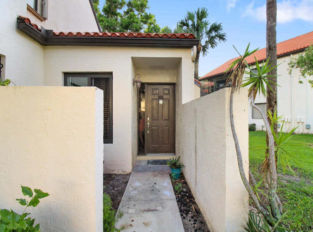 Photo of 9 Via De Casas Sur #104, Boynton Beach, FL 33426 (MLS # R10998673)